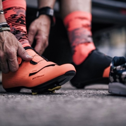 Cómo elegir el calzado adecuado para usar una bicicleta indoor